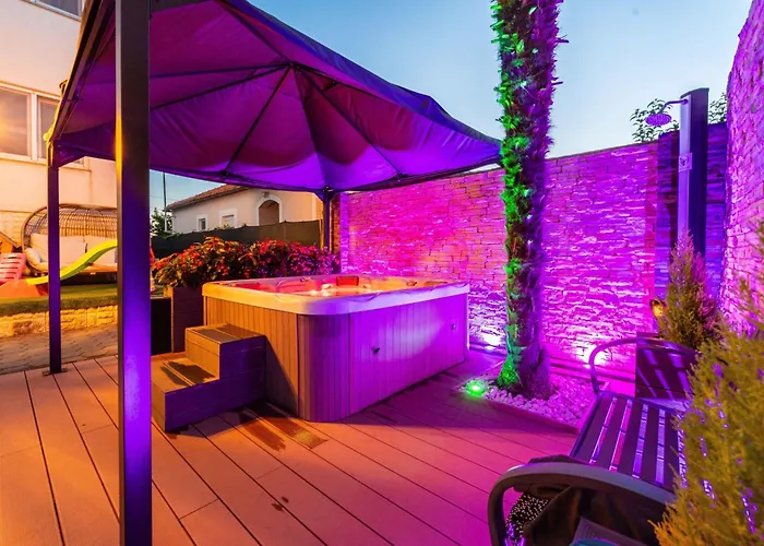 And With A Swimming Pool Sukosan, Zadar - 5906 Gostinjska kuća Sukosan