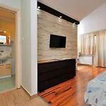 And With A Swimming Pool Sukosan, Zadar - 5906 בית הארחה 3*