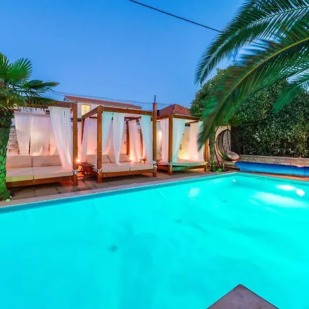 And With A Swimming Pool - Zadar - 5906 Gostinjska kuća 3*